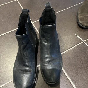 Stövletter - Svarta välanvända stövletter