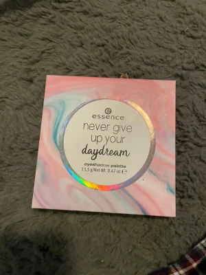 Ögonskugga  - Oanvänd :) 