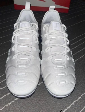 Nike vapormax plus - Helt nya skor, har inte använts någon gång Som du kan se på sulan   har ett par lika dana fast i storlek 44/2