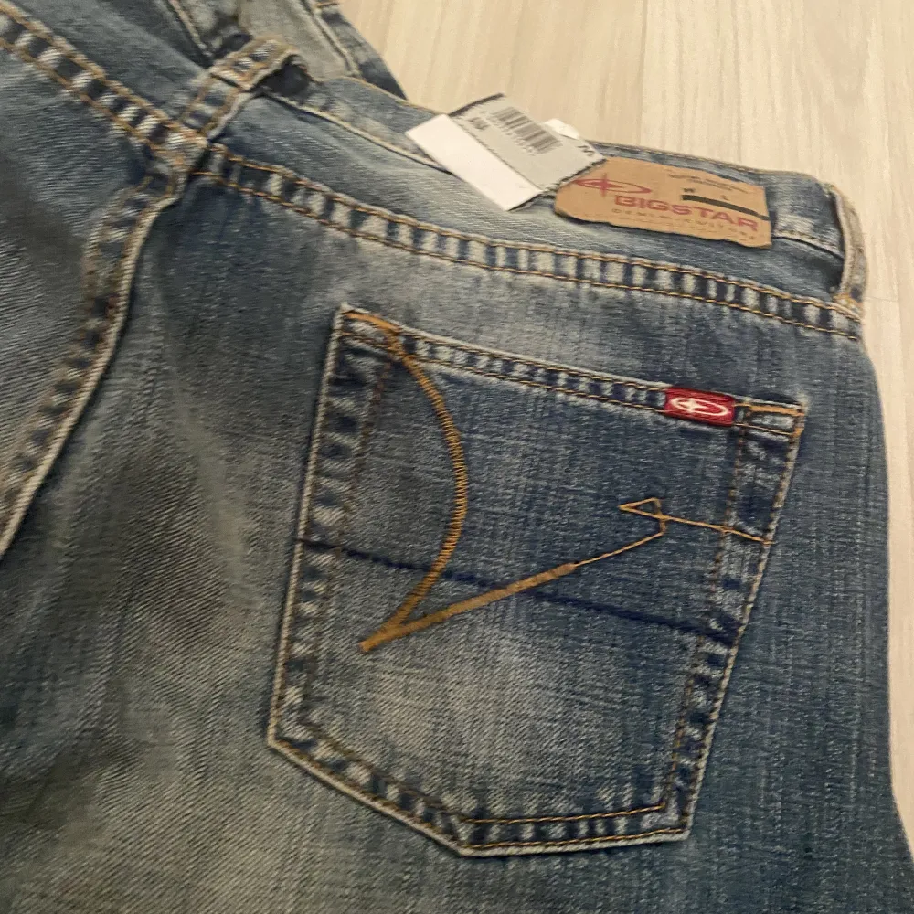 Helt oanvända jeans med prislapp och allt. Jeans & Byxor.