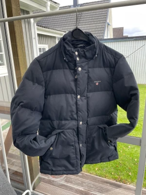 Blå Gant Jacka - Fin Gant jacka i bra skick. St XS men funkar även till S