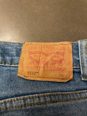 Ny skick knappt använda Levis jeans 