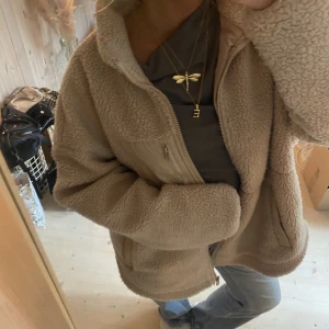 Teddy jacka  - SUPER snygg men har för många jackor💓💓nypris ungefär 1200