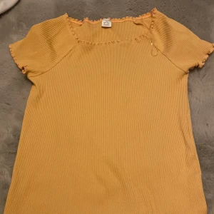  T-shirt - Jättefin, använder den aldrig den är som ny😊👍❤️