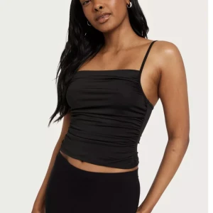 Festtopp - Helt oanvänd! Nypris 199 kr🖤