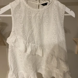 Blus från Zara🫶🏻 - Super söt blus från zara (som inte säljs längre skulle jag tro🤔) i super skick💘 Pris kan diskuteras!🫶🏻