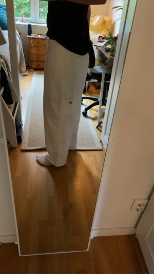 Dickies byxor baggy - Stora dickies byxor. Dem är uppsydda för att passa allt mellan 160-180 cm. Inga flaws på dem. Cond 10/10.