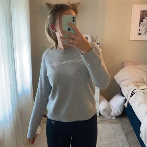 Tröja  - Sweatshirt från Calvin Klein, använt den fåtal gånger 💗