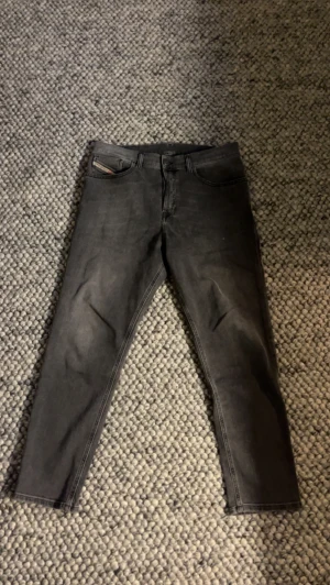 Diesel jeans - Tja! Säljer mina diesel jeans.  Modell:2005 D-Fining  Nypris:1800kr  Priset går självklart att diskutera! Skriv privat☺️