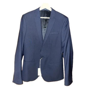 Filippa K Kavaj - Helt ny Filippa k kavaj Aldrig använd och nypris 3000kr!!