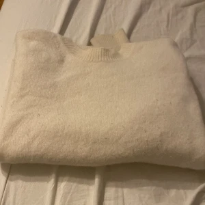 Stickad tröja  - Använd några gånger 