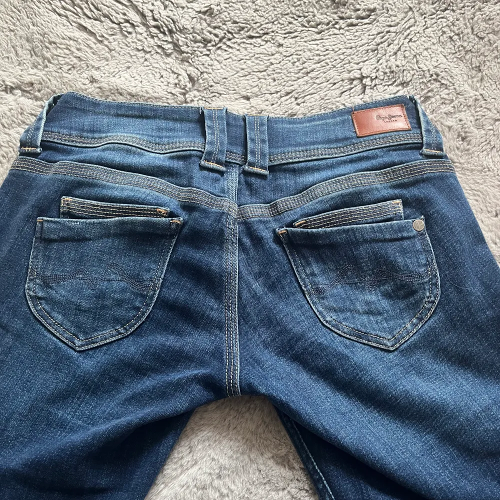 Jätte snygga Low waist Pepe jeans🥰 Köpta här på plick och bra skick💕💕priset kan diskuteras. Jeans & Byxor.