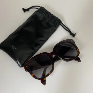 CELINE solglasögon - Väldigt sparsamt använda