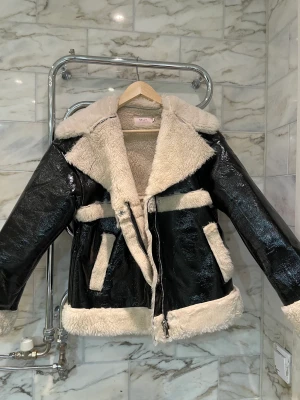 Nelly jacka stl 38 - Jacka från Nelly helt oanvänd!