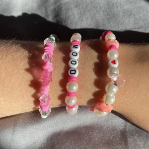 Armband - Kan också köpas styck❤️den ena står det ”MOOD” på