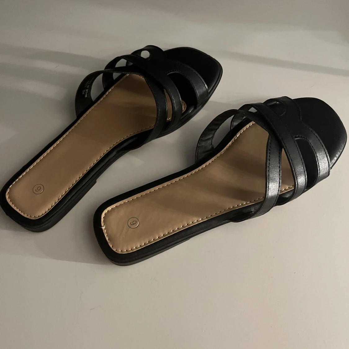 Svarta sandaler  - 90