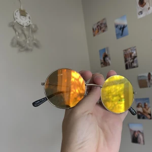 Funky glasögon ☀️ - Runda solglasögon 