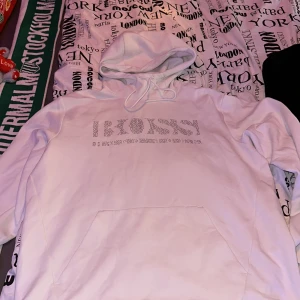 Boss Hoodie - Inga skador inga fläckar. Använd 1 gång då den inte passade mig. St XL men passar också till L