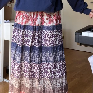 långklänning/kjol - en strapless långklänning som även kan användas/sys om till en långkjol💕Bud på 130