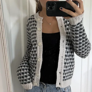 Stickad kofta  - Jättefin stickad kofta! Använd gärna ”köp nu”💕