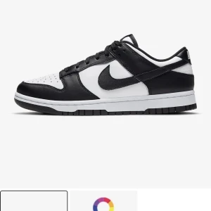 Nike dunks - säljer mina dunks panda kommer ej till användning, jätte bekväma skor boxen kommer med. kan bara   mötas runt om Sthlm annars  ( finns två par en i storlek 39 & 38)  fraktar jag💕( STRLK 39 SÅLD)