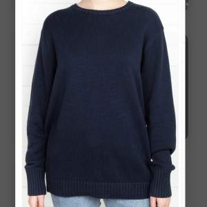 Superfin och aldrig använd stickad tröja från Brandy Melville, köpt i butiken i Stockholm och använd en gång! Fint skick och inga defekter. Köpt för 370kr. Säljer då jag ej använder 💗