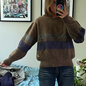 Stickad tröja ull - Så himla vacker stickad tröja i ull skulle jag tro. Så mysig och verkligen varm❤️👌🏽köpt i Paris vintage för 700kr! 