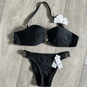 Bikini  - Sexig bikini -Aldrig använd eller testad.  Underdel strl 36.  Överdel strl 38  Köparen står för frakten!. 