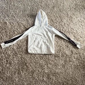 Gant hoodie - Väldigt bra skick, använt sparsamt. 170 cm/15 år. Köparen står för frakt.