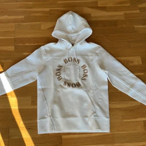 Hugo boss hoodie  - En väldigt fin Hugo boss hoodie som aldrig är använd. 