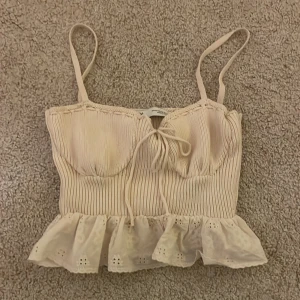 Superfint linne!  - Skitsnyggt linne till sommaren! I XS skulle dock mer säga xs/s då den är stretchig och man han knyta efter storlek vid brösten! 💕 Använd enstaka gånger! 💕Skriv direkt vid minsta fråga😁