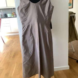 Klänning - En jättefin gammel lila klänning perfekt till balen!😍