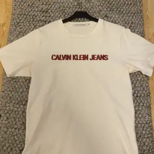 Hej säljer nu min Calvin T-Shirt, bra kvalite för att vara T-shirt, lite tjockare i kvaliten. Nypris 499. Kan tänka mig 199kr  Storlek S