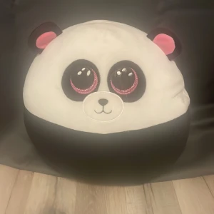 Squishmallow typ - Den känns exakt som en squishmallow har haft den sedan 31 december 2020 men har aldrig använt den 