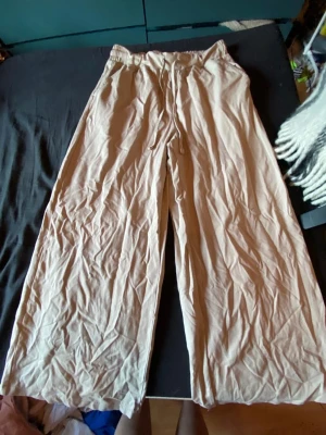 Beiga vida byxor - Vida byxor  Nästan oanvända 