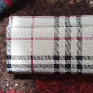 Burburrey plånbok  - I oanvänt skick.