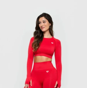 Womensbest Tröja  - Säljer denna Womensbest träningströjan som köptes av en annan men som tyvärr var alldeles för liten till mig. Färgen är superfin och skicket är också jätte bra!🙌 Hade blivit jätte glad ifall någon hade velat byte med en M istället!