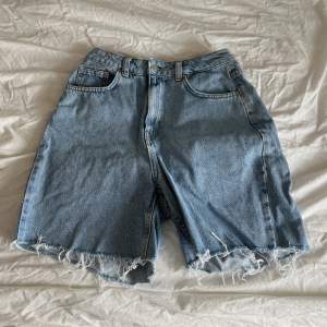 Jeans shorts i blå denim från nakd, stl 38, fint skick