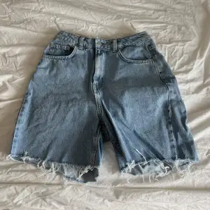 Jeans shorts i blå denim från nakd, stl 38, fint skick