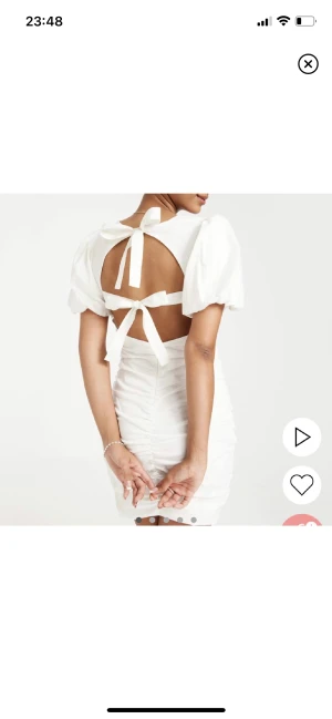 Studentklänning - Säljer denna superfina och slutsålda klänningen från Nelly i strl 36! Använd en gång och i toppenskick!