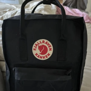 Kånken Ryggsäck black använt en gång  - .