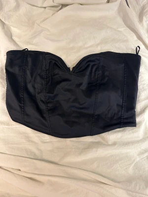 Korsett - Använd 1 gång. Jätte fin och inga defekter. Stl L men lite mindre än en vanlig L💕 Från gina