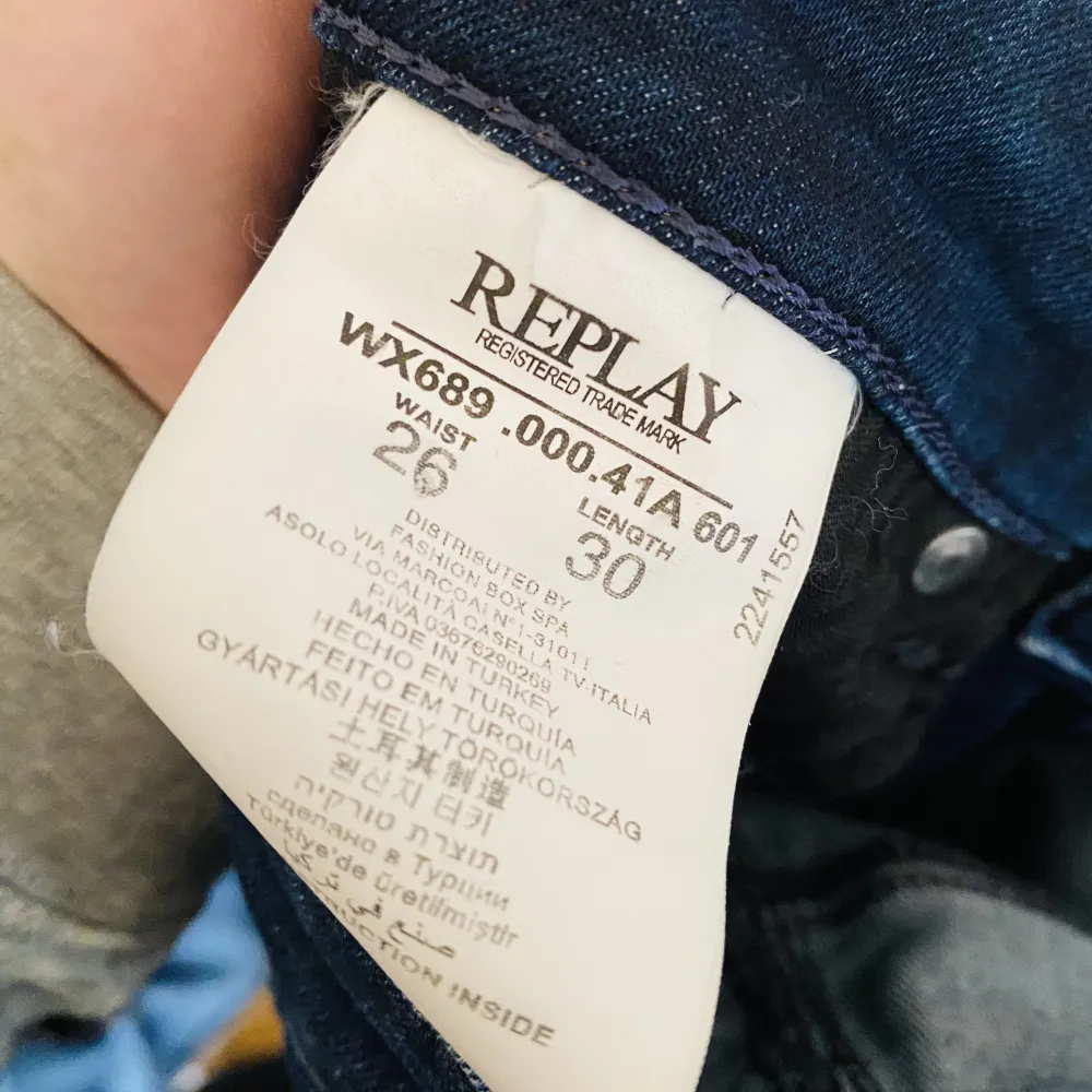 Replay jeans, använda 2 gånger, nyskick. Lågmidjade, smala ben. Storlek 26/30.. Jeans & Byxor.