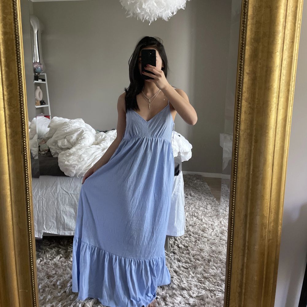 Säljer denna underbara långa blåa klänningen!!💙💙💙 älskar färgen!!. Klänningar.