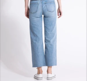 Lane jeans  - Säljer dessa super snygga jeans från lager 157 i storlek s, säljer då dem tyvärr är för stora på mig🤟🏻💘