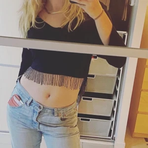 Topp!  - Topp m strass i silver som en magtröja!!