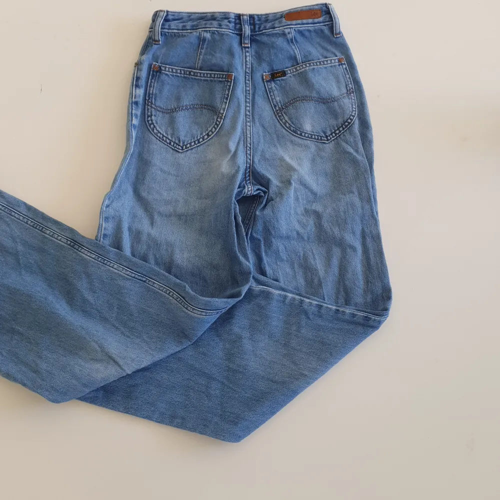 Lee Stella a Line jeans High waist, loose fit Storlek: W 24 L 31 Begagnat skick! Slitna längst ner.  . Jeans & Byxor.