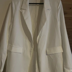 Vit blazer  - Vit blazer från SHEIN endast testad 
