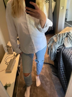 Jeans - Jeans med hål från zara