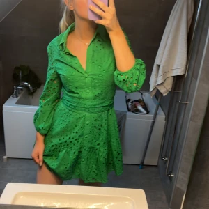 Zara klänning - Super söt klänning från zara endast använd en gång, som ny. 